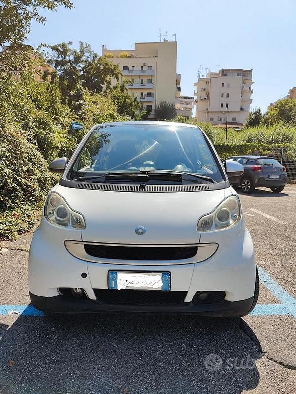 Usata 2010 Smart ForTwo Coupé Due volumi | 5500 € (Buon prezzo) - Immagine 1/4