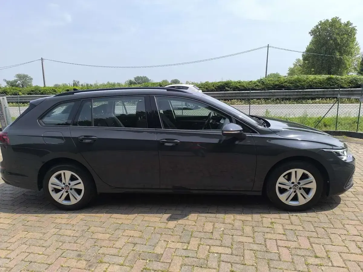 Occasion VW Golf VIII Life 131 ch (96 kW) 2021 Gris Break