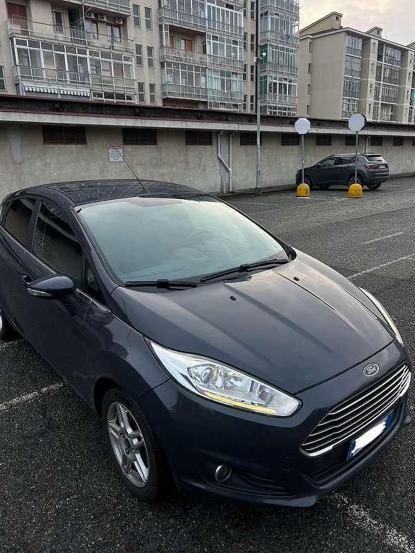 Usata Ford Fiesta Titanium 75 CV (55 kW) 2014 Blu/azzurro Utilitaria
