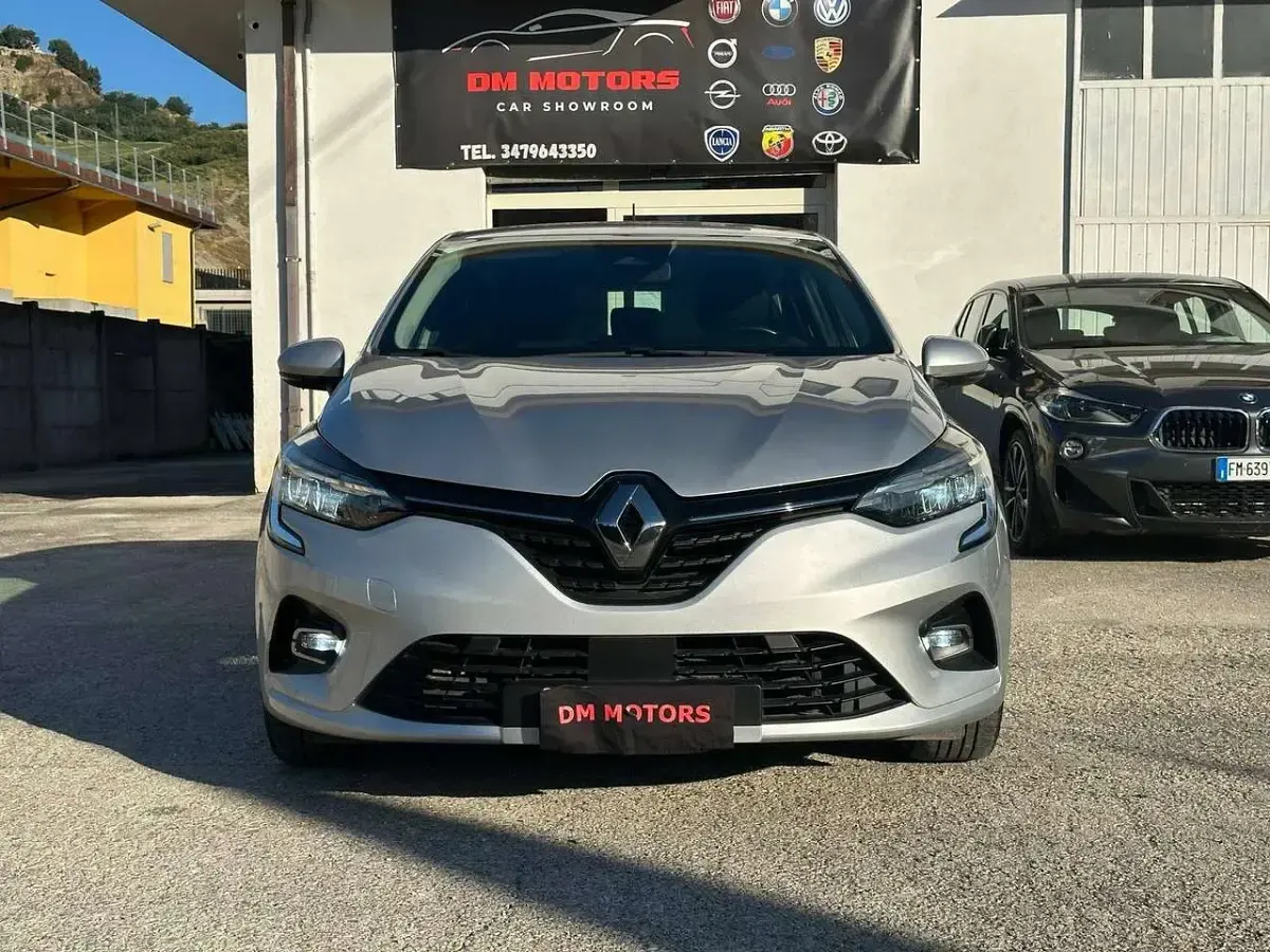 Usata Renault Clio V Business 91 CV (66 kW) 2021 Grigio argento metallizzato Berlina