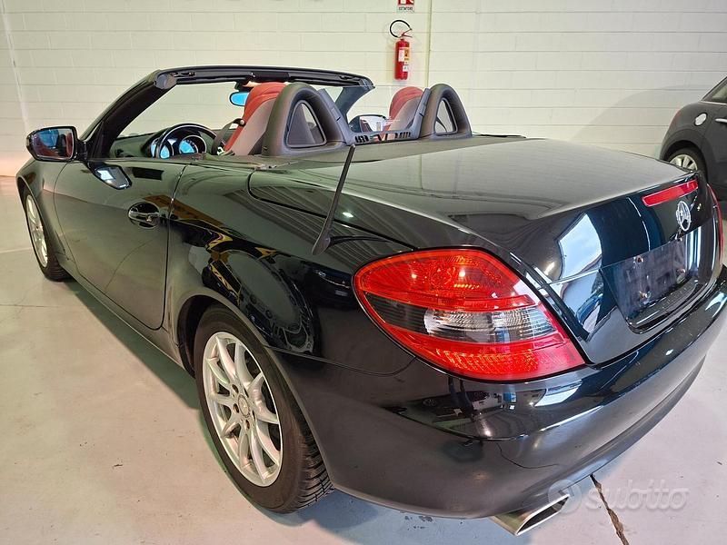 Usata Mercedes SLK200 2LOOK Edition 184 CV (135 kW) 2018 Nero Cabrio