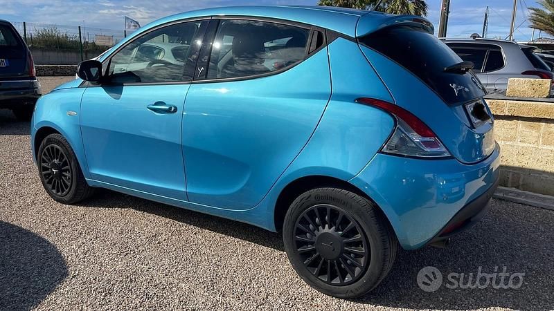 Usata Lancia Ypsilon Silver 69 CV (50 kW) 2015 Blu Utilitaria
