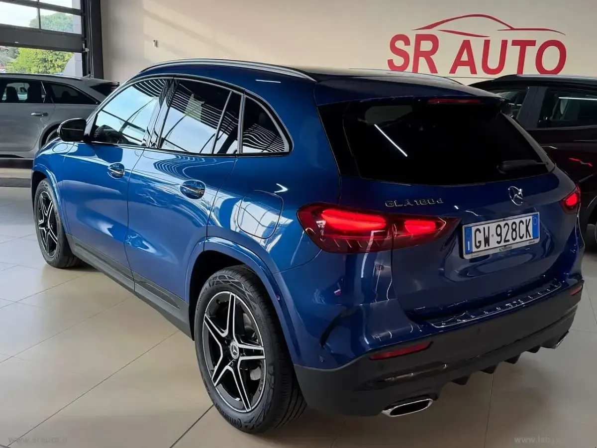 Usata Mercedes GLA180 Premium 170 CV (125 kW) 2024 Blu/azzurro SUV