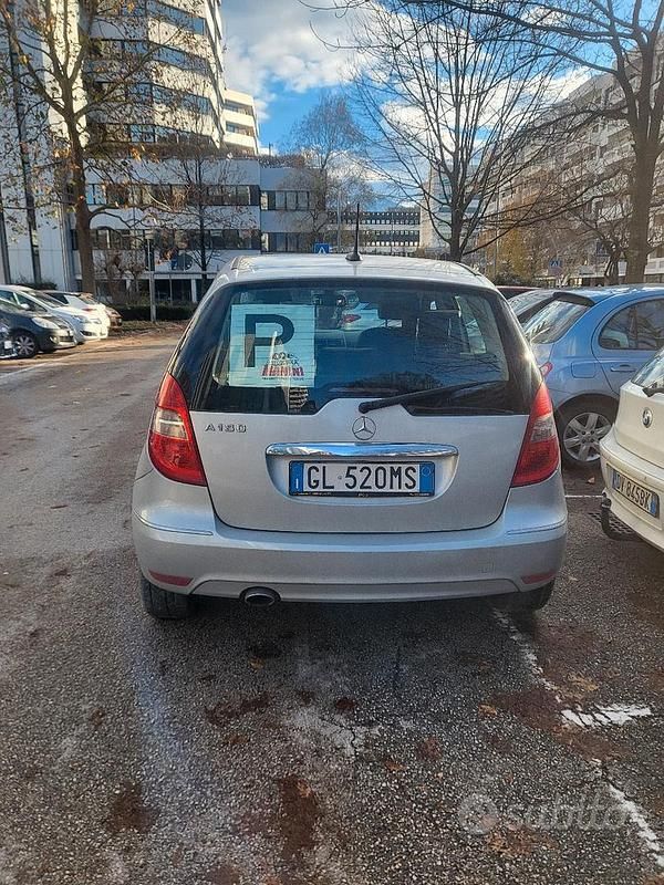 Usata Mercedes A180 116 CV (85 kW) 2010 Grigio Berlina