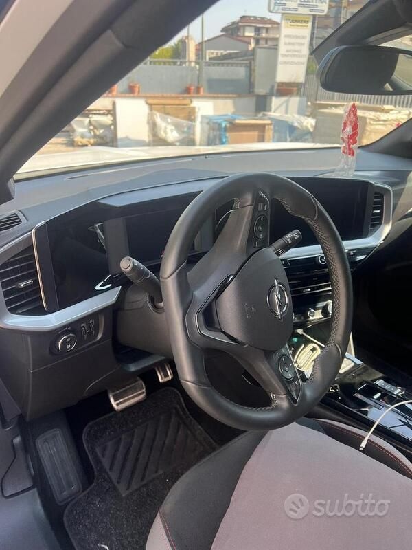 Usata Opel Mokka 131 CV (96 kW) 2023 Bianco SUV