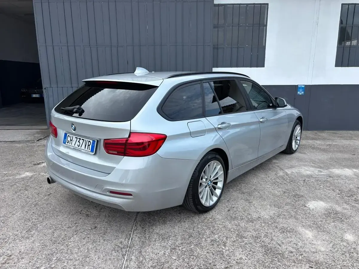Usata BMW 318 150 CV (110 kW) 2017 Grigio Station wagon