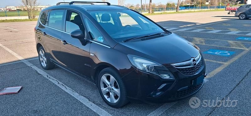 Usata Opel Zafira 150 CV (110 kW) 2012 Marrone Monovolume