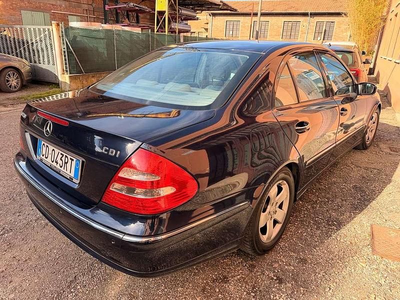 Usata Mercedes E320 Classic 204 CV (150 kW) 2003 Blu/azzurro Berlina