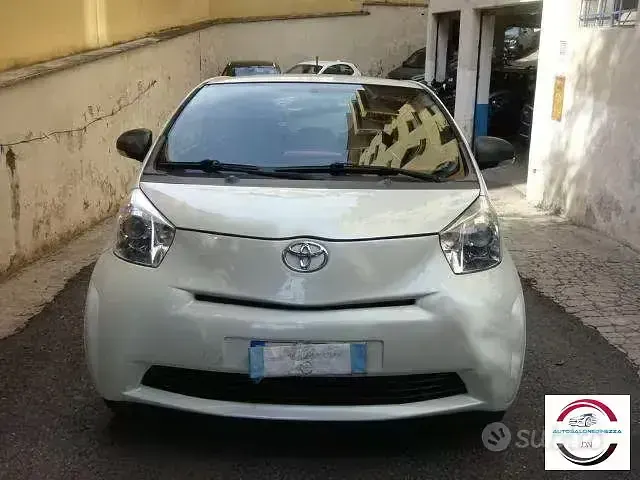 Usata Toyota iQ Trend 68 CV (50 kW) 2012 Bianco Utilitaria