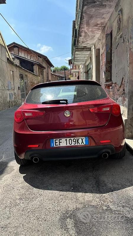 Usata Alfa Romeo Giulietta 170 CV (125 kW) 2011 Rosso Utilitaria