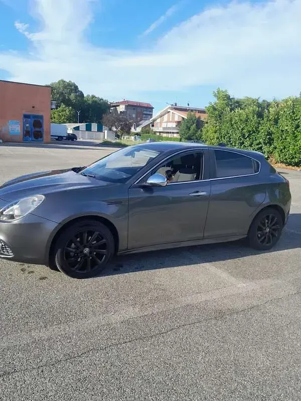 Usata Alfa Romeo Giulietta 105 CV (77 kW) 2013 Grigio Utilitaria