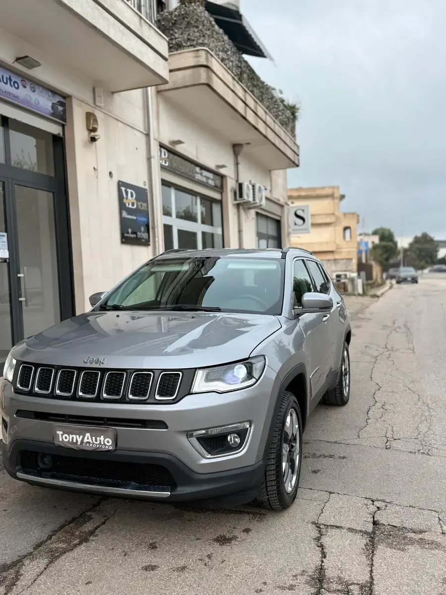 Usata Jeep Compass Limited 140 CV (102 kW) 2018 Argento SUV