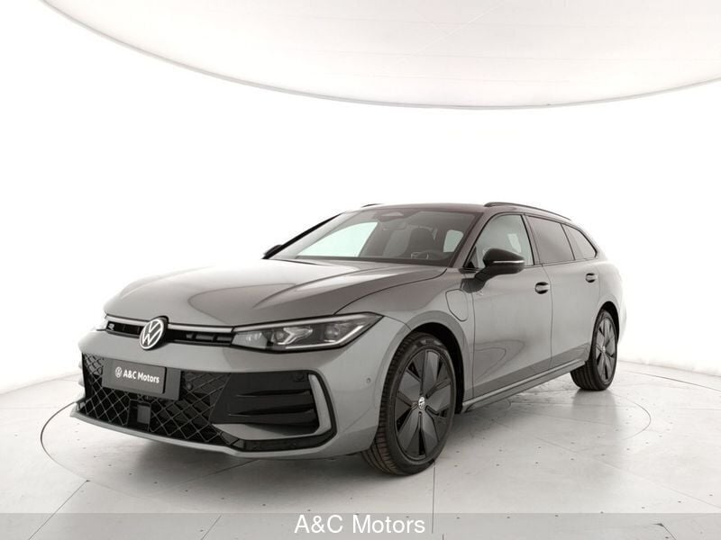 Nuova VW Passat R-line 272 CV (200 kW) 2025 Grigio Station wagon