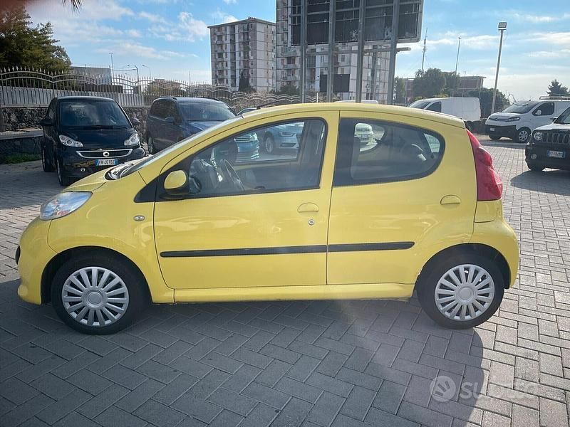 Usata Peugeot 107 54 CV (39 kW) 2007 Giallo Utilitaria