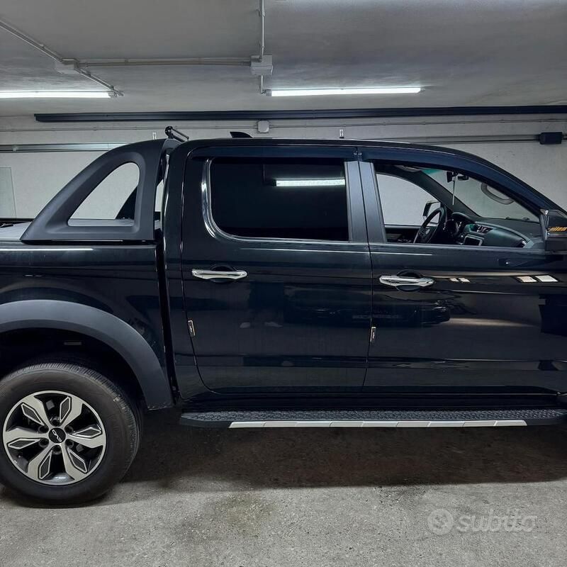 Usata EVO Cross 4 136 CV (100 kW) 2023 Nero Pick-up