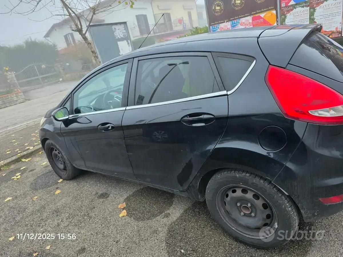 Usata Ford Fiesta 82 CV (60 kW) 2009 Nero Utilitaria