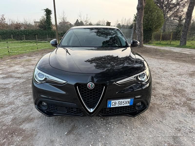 Usata Alfa Romeo Stelvio 209 CV (153 kW) 2022 Nero SUV