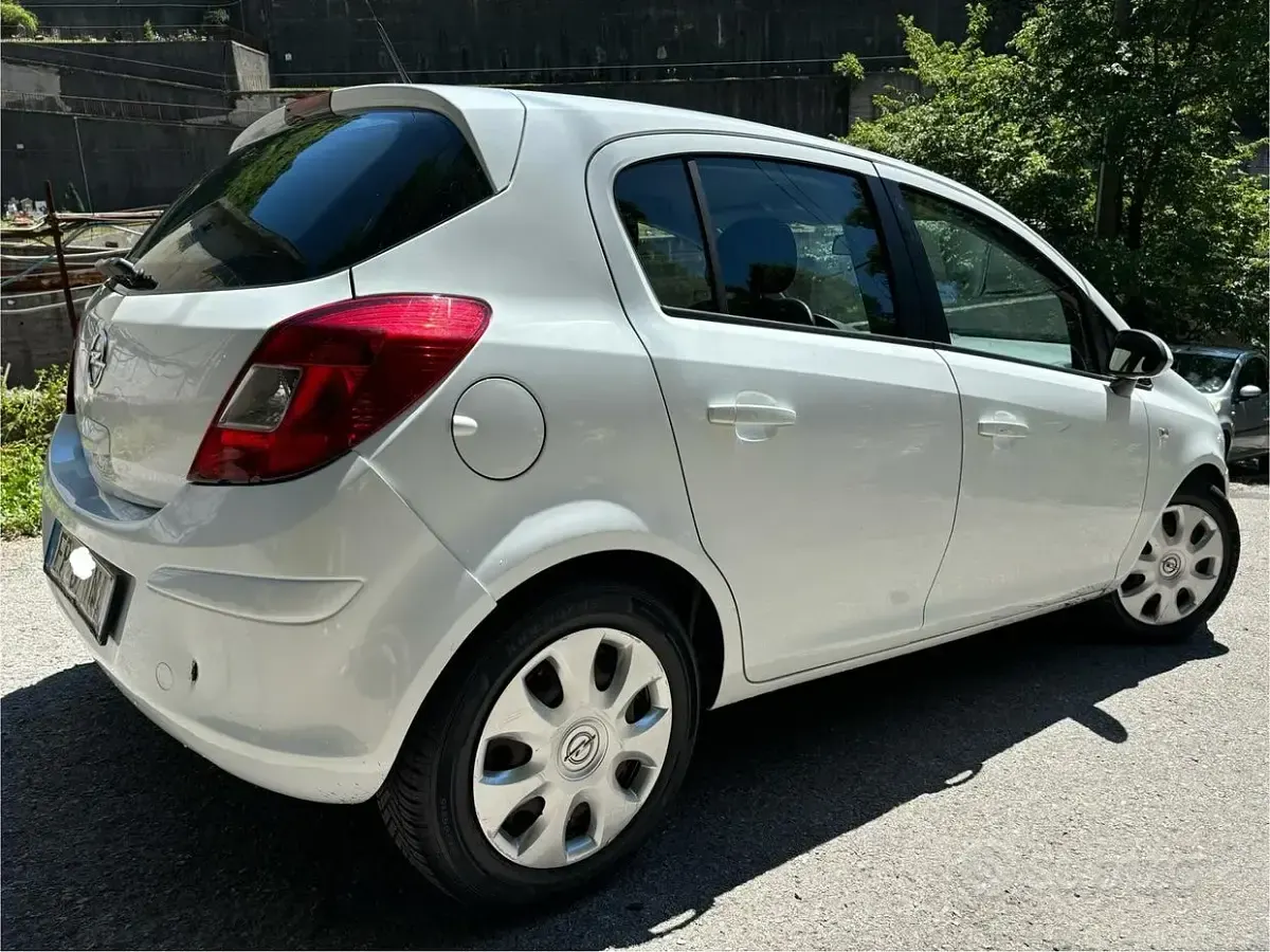 Usata Opel Corsa 85 CV (62 kW) 2013 Grigio Utilitaria