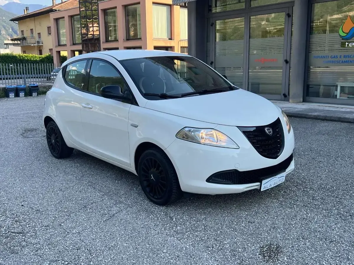Usata Lancia Ypsilon S 69 CV (50 kW) 2015 Bianco Utilitaria