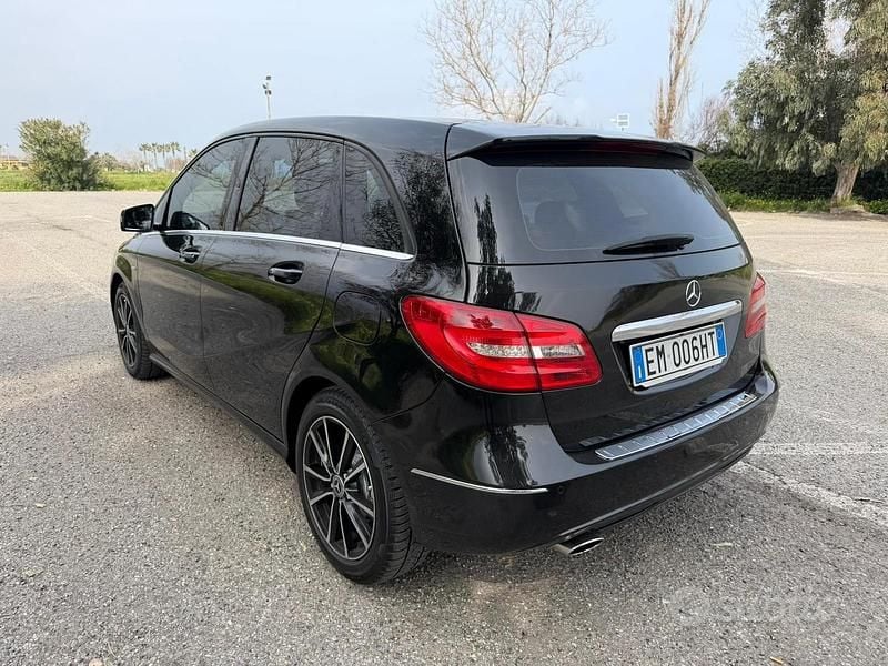 Usata Mercedes B180 Premium 109 CV (80 kW) 2012 Nero Utilitaria