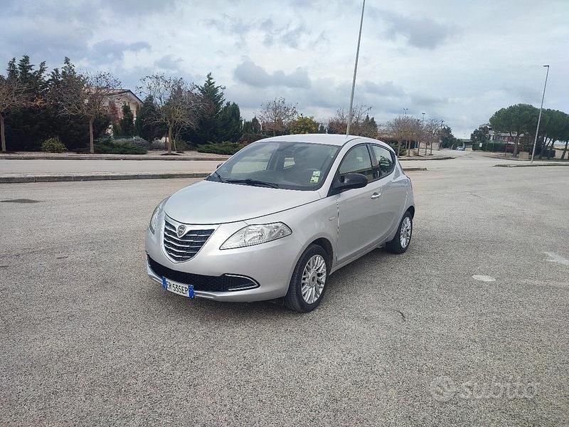 Usata Lancia Ypsilon 80 CV (58 kW) 2013 Grigio Utilitaria