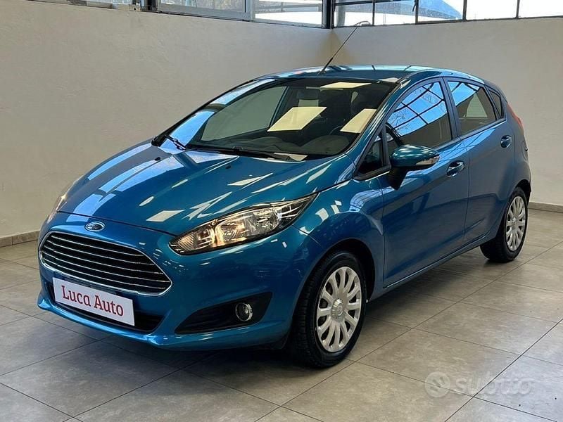 Usata Ford Fiesta 75 CV (55 kW) 2015 Azzurro Berlina