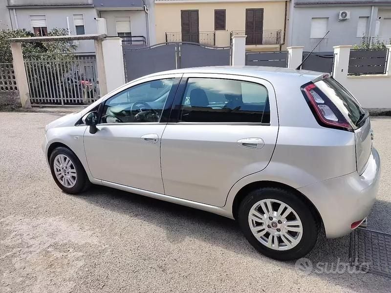 Usata Fiat Grande Punto 85 CV (62 kW) 2014 Grigio Utilitaria