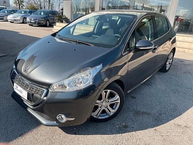 Usata Peugeot 208 Active 92 CV (67 kW) 2013 Nero Utilitaria