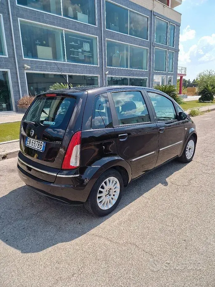 Usata Lancia Musa 77 CV (56 kW) 2012 Viola Monovolume