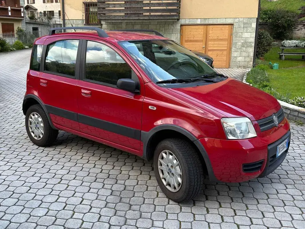 Usata Fiat Panda 4x4 69 CV (50 kW) 2008 Rosso Utilitaria