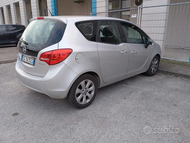 Usata Opel Meriva 95 CV (69 kW) 2011 Grigio Monovolume