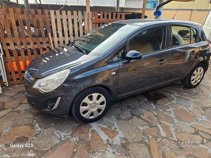 Usata 2011 Opel Corsa Edition Tre volumi | 2500 € (Ottimo prezzo) - Immagine 1/4
