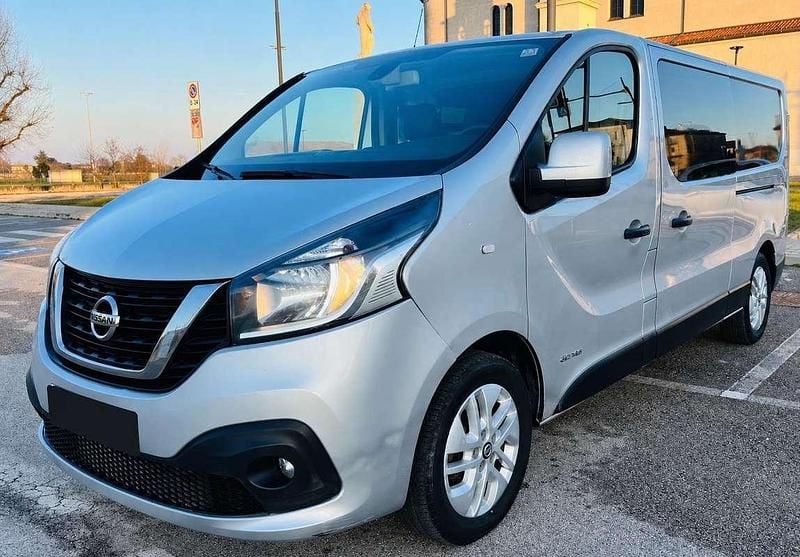 Usata Nissan NV300 121 CV (88 kW) 2018 Argento Furgone