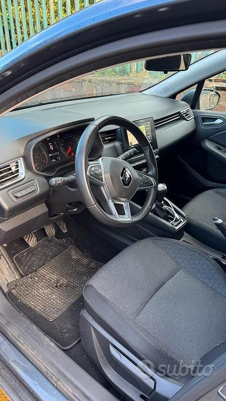 Usata Renault Clio V 100 CV (73 kW) 2021 Grigio Berlina