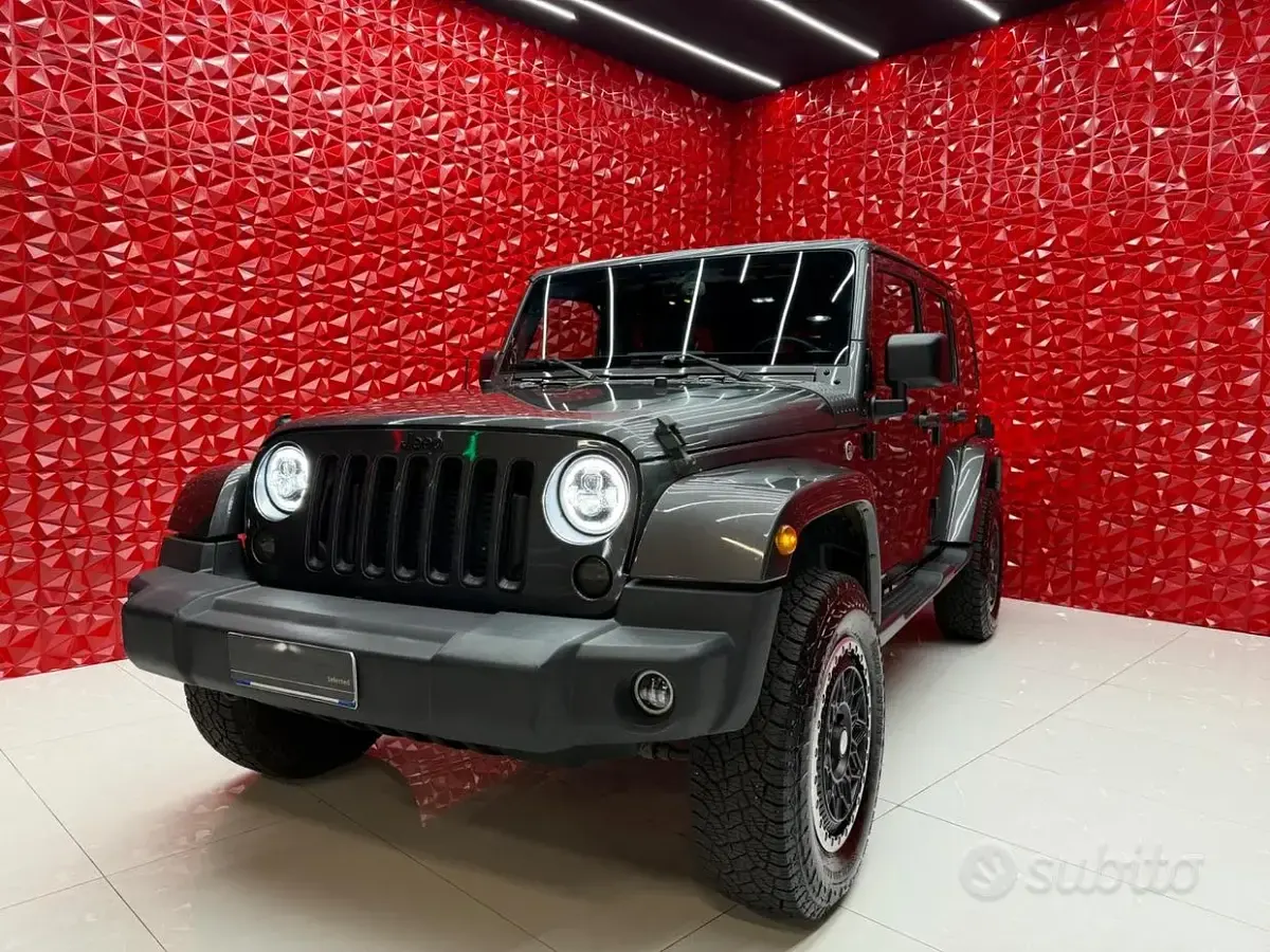 Usata Jeep Wrangler Unlimited Sahara 200 CV (147 kW) 2018 Grigio SUV
