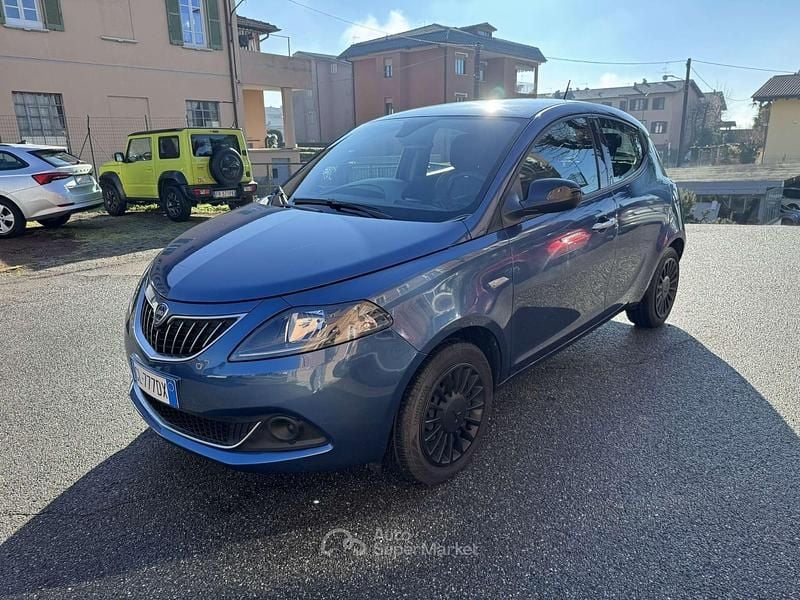 Usata Lancia Ypsilon 69 CV (50 kW) 2022 Blu/azzurro Utilitaria