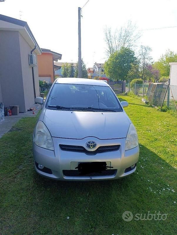 Usata Toyota Corolla Verso 2008 Grigio Monovolume