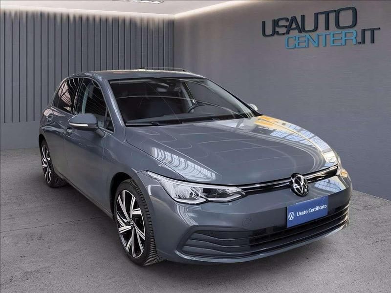 Usata VW Golf VIII Life 110 CV (80 kW) 2020 Dolphin grey metallizzato Berlina