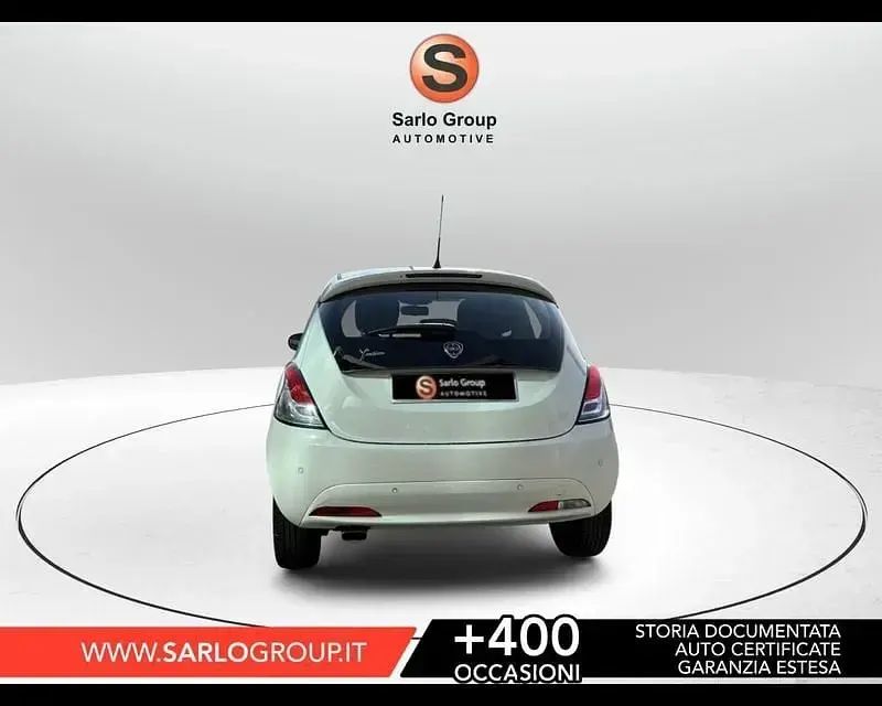 Usata Lancia Ypsilon Gold 69 CV (50 kW) 2017 Bianco Utilitaria