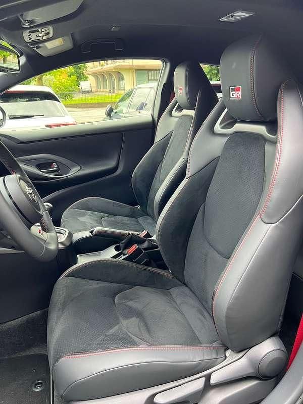 Usata Toyota Yaris 280 CV (205 kW) 2025 Nero Berlina