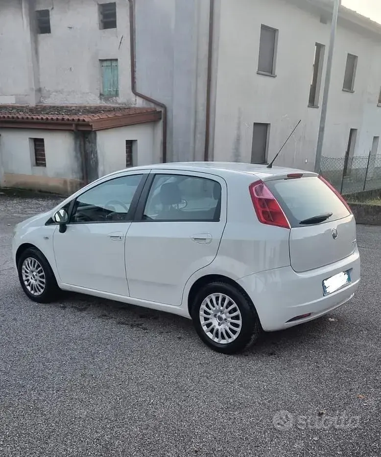 Usata Fiat Grande Punto 65 CV (47 kW) 2009 Bianco Utilitaria