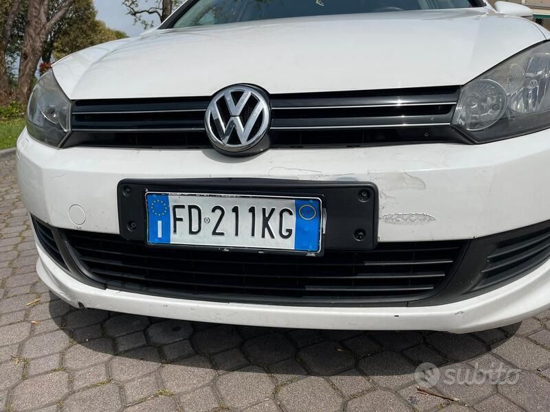 Usata VW Golf VI 105 CV (77 kW) 2011 Bianco Utilitaria