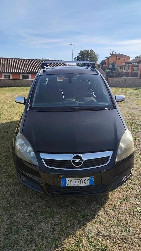Usata Opel Zafira 2005 Nero Monovolume