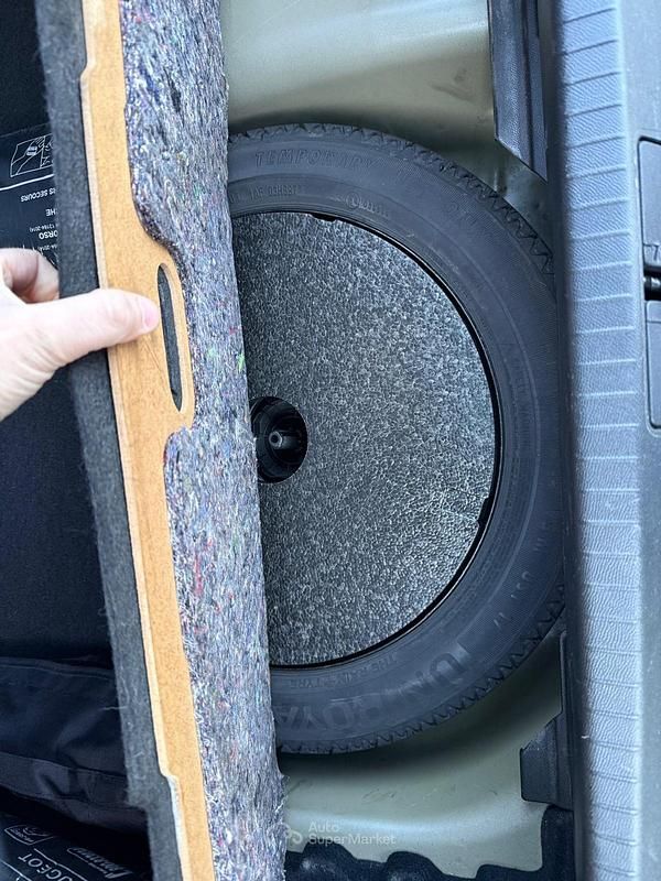 Usata Peugeot 208 102 CV (75 kW) 2022 Argento Utilitaria