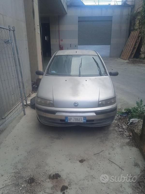 Usata Fiat Punto 57 CV (41 kW) 2000 Grigio Utilitaria
