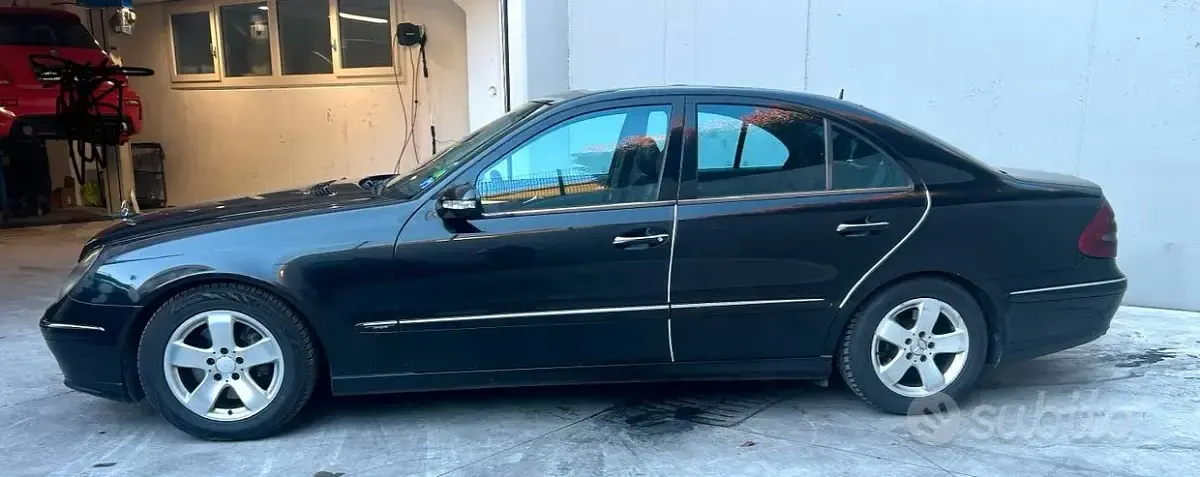 Usata Mercedes E320 204 CV (150 kW) 2003 Nero Berlina