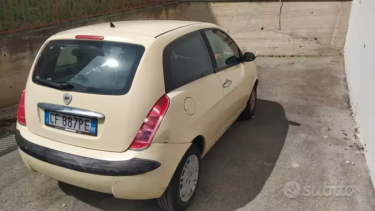 Usata Lancia Ypsilon 60 CV (44 kW) 2003 Utilitaria