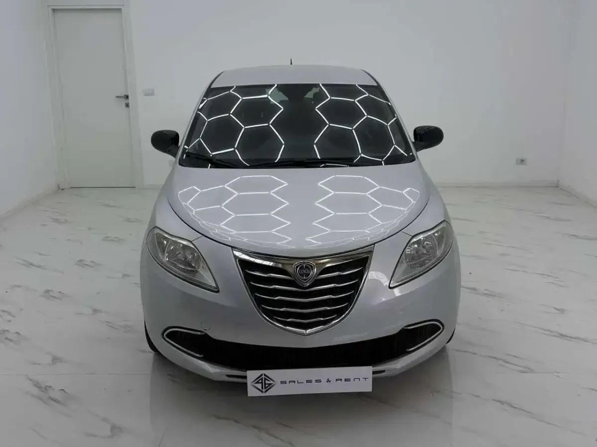 Usata Lancia Ypsilon Silver 86 CV (63 kW) 2014 Argento Utilitaria