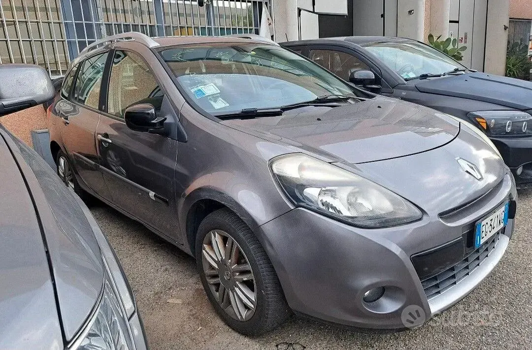 Usata Renault Clio 101 CV (74 kW) 2011 Grigio Station wagon