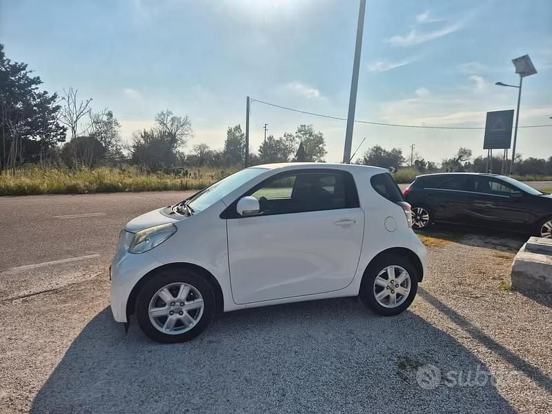 Usata Toyota iQ 67 CV (49 kW) 2010 Bianco Utilitaria